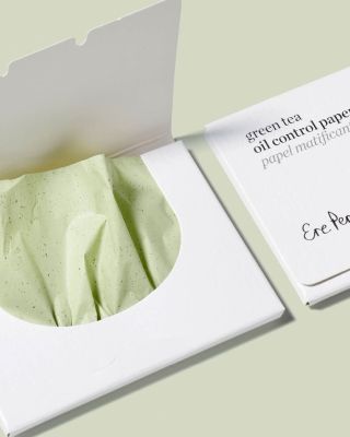 Vánoční večírky v plném proudu. 🎄 Místo dalšího přepudrování nosu během náročného večera zkuste radši tyhle papírky....